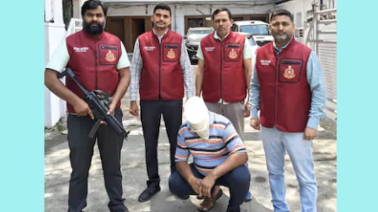 പരോളിലിറങ്ങി മുങ്ങിയ പ്രതി പൊങ്ങിയത് 20 കൊല്ലത്തിന് ശേഷം; സുഖജീവിതം, പക്ഷേ ക്ലൈമാക്സ് ഡാര്‍ക്ക്