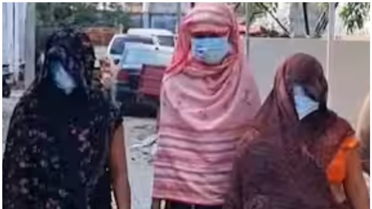 പൂജ, ആശ, സുനിത; അല്പ്പം പ്രായമായ അവിവാഹിതരെ തേടി വരും, വിവാഹം എന്ന സ്വപ്നത്തിൽ വീഴ്ത്തും; വമ്പൻ തട്ടിപ്പ് പൂജ, ആശ, സുനിത; അല്പ്പം പ്രായമായ അവിവാഹിതരെ തേടി വരും, വിവാഹം എന്ന സ്വപ്നത്തിൽ വീഴ്ത്തും; വമ്പൻ തട്ടിപ്പ്