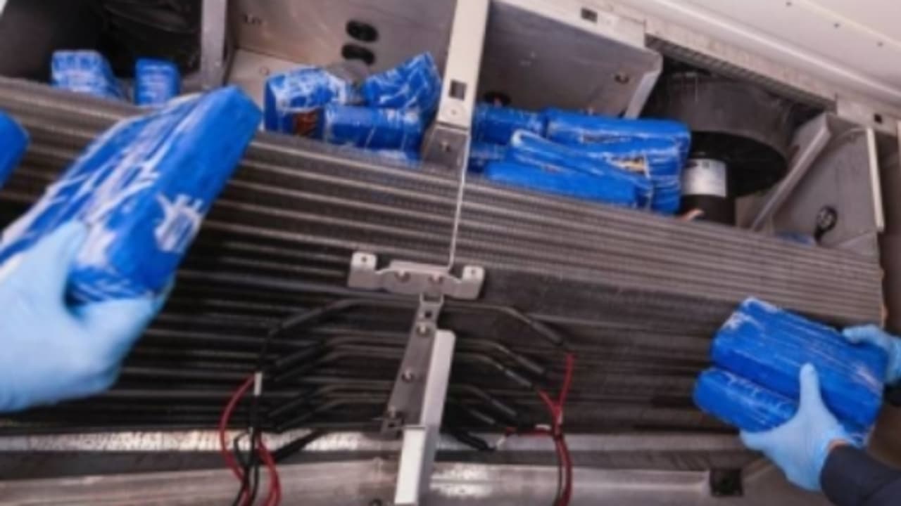 ആര്ക്കും സംശയം തോന്നില്ല, കപ്പലിൽ എത്തിയ ചരക്കിൽ റഫ്രിജറേറ്റർ, ഉദ്യോഗസ്ഥരുടെ സുരക്ഷാ പരിശോധനക്കിടെ കുടുങ്ങി ആര്ക്കും സംശയം തോന്നില്ല, കപ്പലിൽ എത്തിയ ചരക്കിൽ റഫ്രിജറേറ്റർ, ഉദ്യോഗസ്ഥരുടെ സുരക്ഷാ പരിശോധനക്കിടെ കുടുങ്ങി