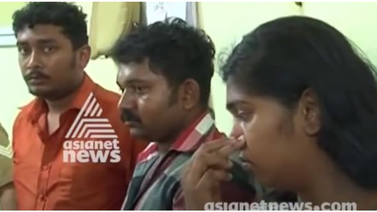 ചോറ്റാനിക്കരയിൽ 4 വയസുകാരിയെ കൊലപ്പെടുത്തിയ കേസ്; അമ്മയുടെ കാമുകന്റെ ശിക്ഷ കുറച്ച കോടതിവിധിക്കെതിരെ നോട്ടീസ് ചോറ്റാനിക്കരയിൽ 4 വയസുകാരിയെ കൊലപ്പെടുത്തിയ കേസ്; അമ്മയുടെ കാമുകന്റെ ശിക്ഷ കുറച്ച കോടതിവിധിക്കെതിരെ നോട്ടീസ്