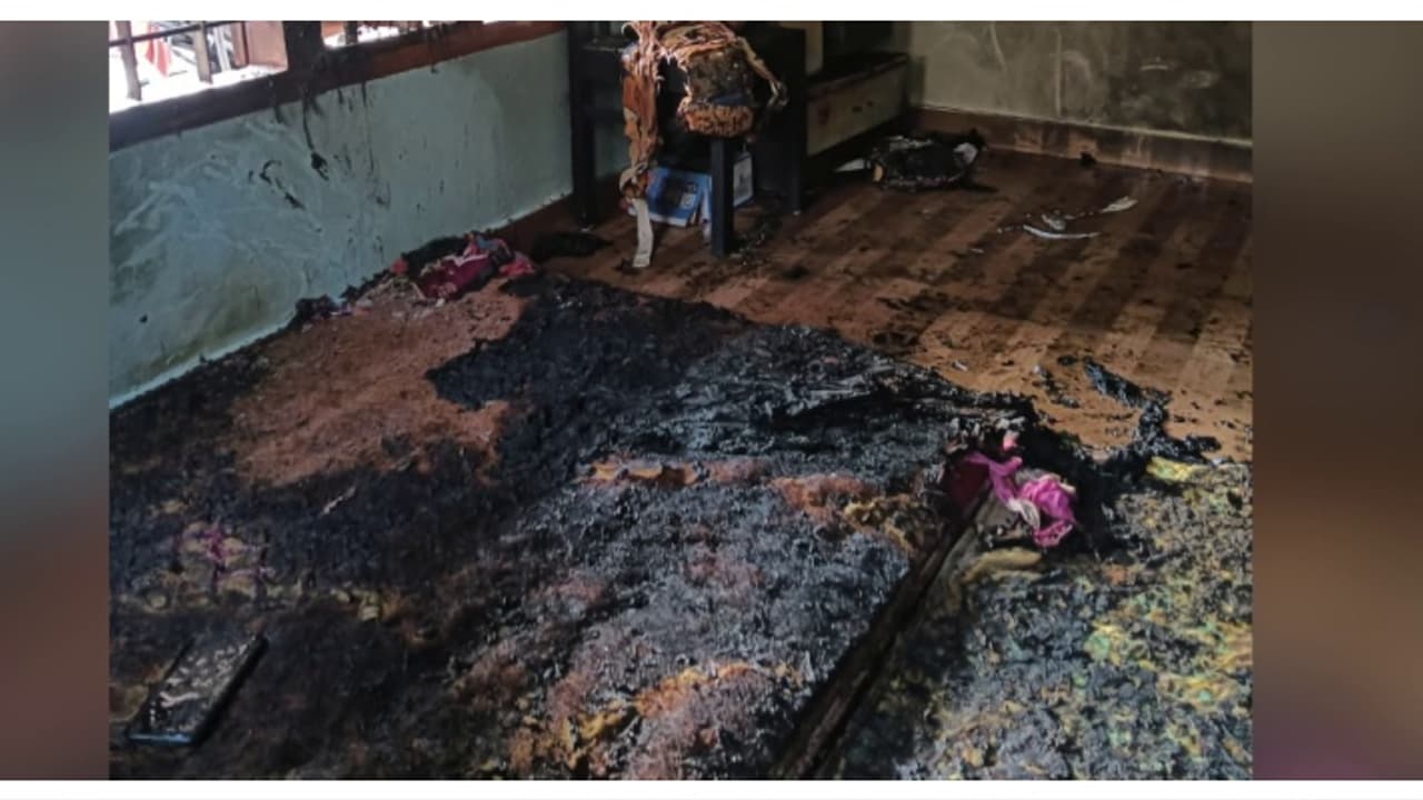 കൊല്ലം കരുനാഗപ്പള്ളിയിൽ മക്കളെ തീകൊളുത്തി അമ്മയുടെ ആത്മഹത്യാശ്രമം കൊല്ലം കരുനാഗപ്പള്ളിയിൽ മക്കളെ തീകൊളുത്തി അമ്മയുടെ ആത്മഹത്യാശ്രമം