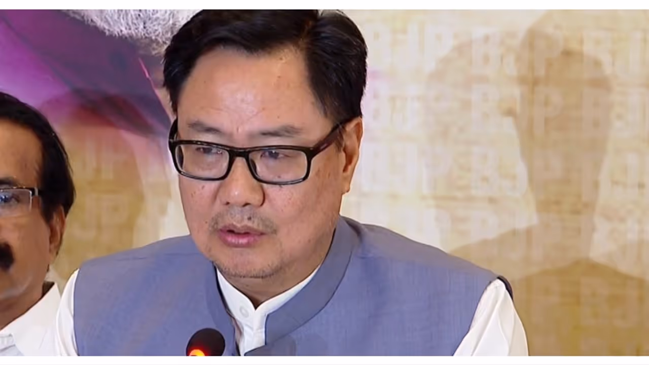 'മുനമ്പത്തെ ഭൂമി പ്രശ്നം പരിഹരിക്കും, എല്ലാവർക്കും തുല്യനീതി ഉറപ്പാക്കാനാണ് ശ്രമം': കേന്ദ്രമന്ത്രി കിരൺ റിജിജു 'മുനമ്പത്തെ ഭൂമി പ്രശ്നം പരിഹരിക്കും, എല്ലാവർക്കും തുല്യനീതി ഉറപ്പാക്കാനാണ് ശ്രമം': കേന്ദ്രമന്ത്രി കിരൺ റിജിജു