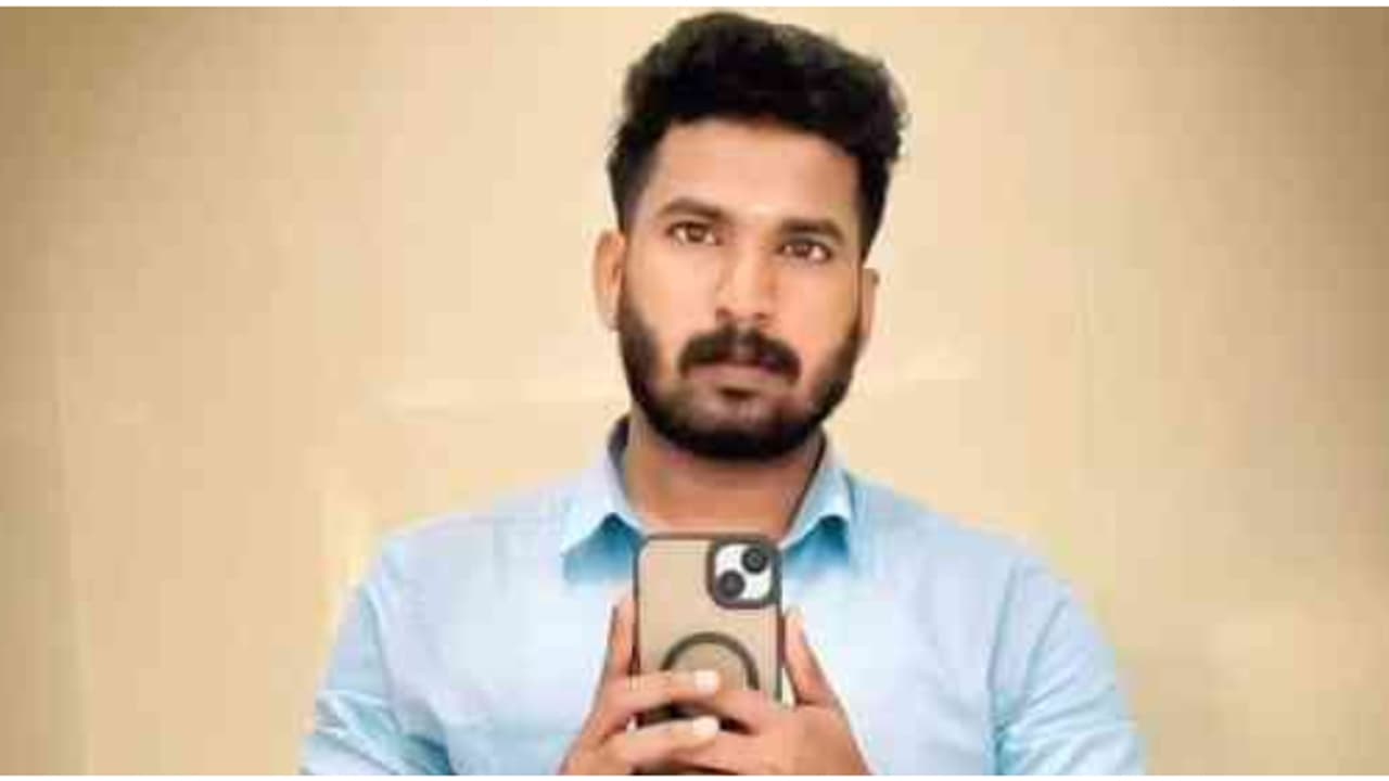 റെയിൽവെ ക്രോസ് ബാറിലിടിച്ച് ബൈക്ക് യാത്രക്കാരനായ 27കാരൻ മരിച്ചു; അപകടമുണ്ടായത് തകഴി റെയിൽവെ ഗേറ്റിൽ