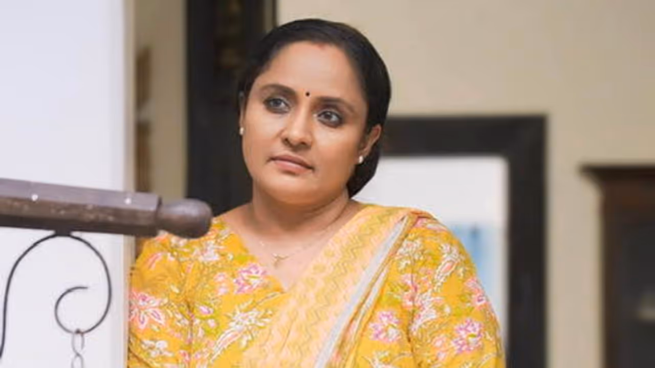 'സത്യമെന്താണെന്ന് കാലം തെളിയിക്കും'; വിവാദങ്ങളിൽ പ്രതികരിച്ച് നിഷ സാരംഗ്