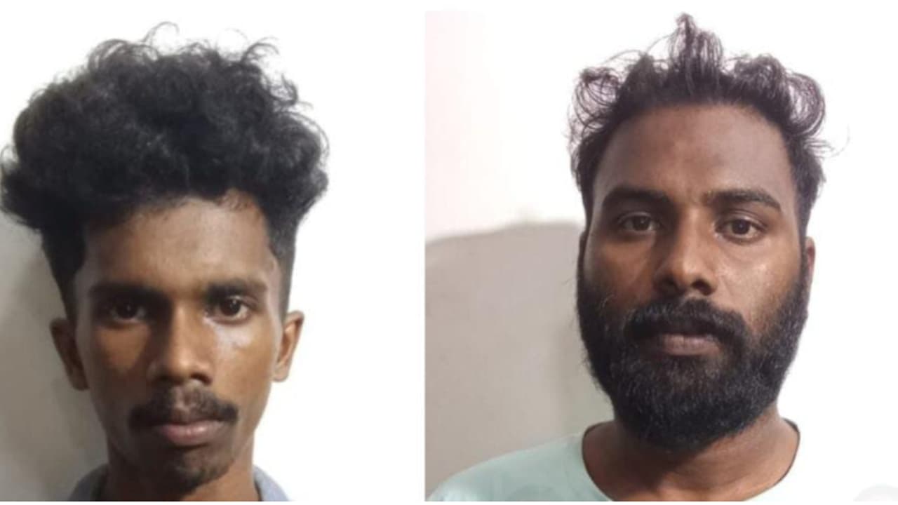 ബാറിൽ വെച്ച് തുറിച്ച് നോക്കിയെന്ന് പറഞ്ഞ് തർക്കം, പിന്നാലെ യുവാവിന് നേരെ വടിവാൾ വീശി; രണ്ട് പേർ അറസ്റ്റിൽ ബാറിൽ വെച്ച് തുറിച്ച് നോക്കിയെന്ന് പറഞ്ഞ് തർക്കം, പിന്നാലെ യുവാവിന് നേരെ വടിവാൾ വീശി; രണ്ട് പേർ അറസ്റ്റിൽ