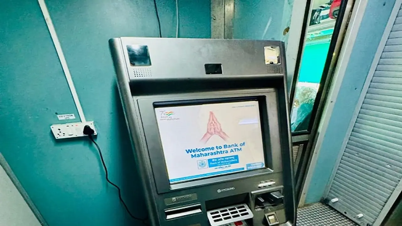 अब ट्रेन में भी निकाल सकेंगे कैश