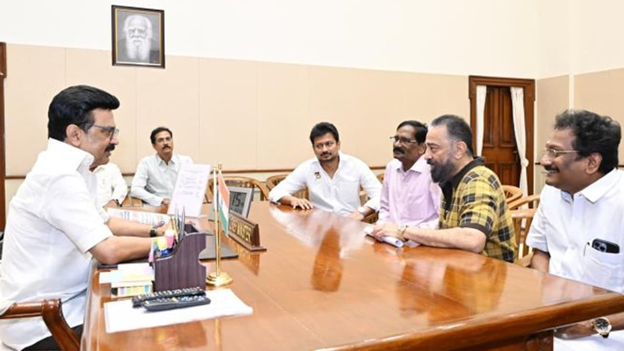 முதல்வர் ஸ்டாலினை சந்தித்த மநீம தலைவர் கமல்ஹாசன்? ராஜ்யசபா சீட்டா? அவரே சொன்ன தகவல்! முதல்வர் ஸ்டாலினை சந்தித்த மநீம தலைவர் கமல்ஹாசன்? ராஜ்யசபா சீட்டா? அவரே சொன்ன தகவல்!