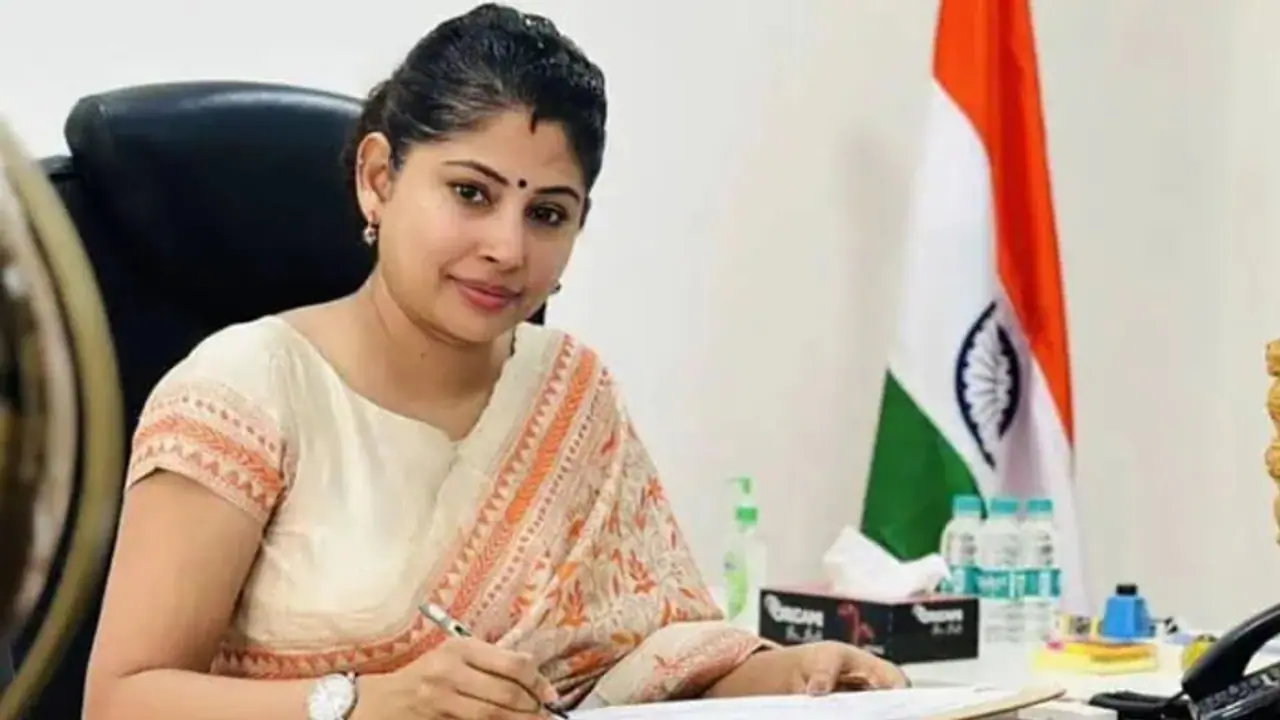 എഐ ഫോട്ടോ സോഷ്യൽമീഡിയയിൽ പങ്കുവെച്ചു, ഐഎഎസ് ഉദ്യോഗസ്ഥക്ക് നോട്ടീസയച്ച് പൊലീസ് എഐ ഫോട്ടോ സോഷ്യൽമീഡിയയിൽ പങ്കുവെച്ചു, ഐഎഎസ് ഉദ്യോഗസ്ഥക്ക് നോട്ടീസയച്ച് പൊലീസ്