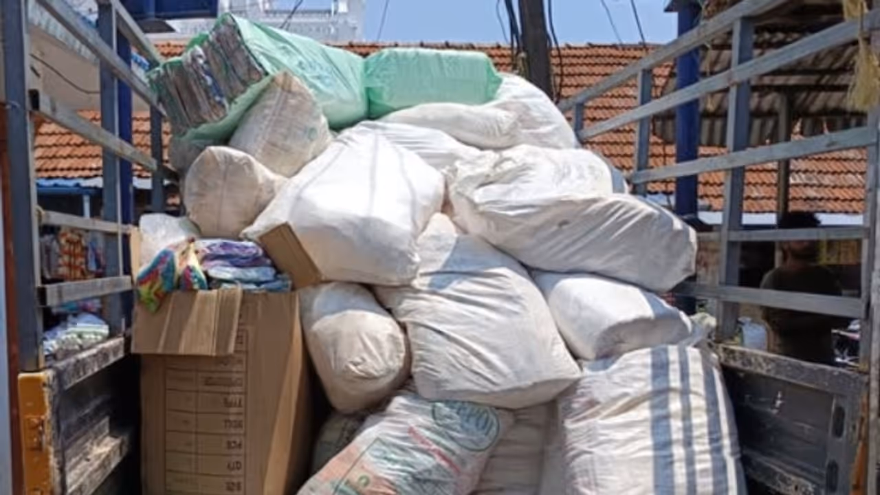 അതീവ രഹസ്യമായി എസ്ബി സ്റ്റോര് പ്രവര്ത്തനം, മണത്തറിഞ്ഞ് എൻഫോഴ്സ്മെന്റ് സ്ക്വാഡ്, രഹസ്യ കച്ചവടത്തിന് പൂട്ട് അതീവ രഹസ്യമായി എസ്ബി സ്റ്റോര് പ്രവര്ത്തനം, മണത്തറിഞ്ഞ് എൻഫോഴ്സ്മെന്റ് സ്ക്വാഡ്, രഹസ്യ കച്ചവടത്തിന് പൂട്ട്