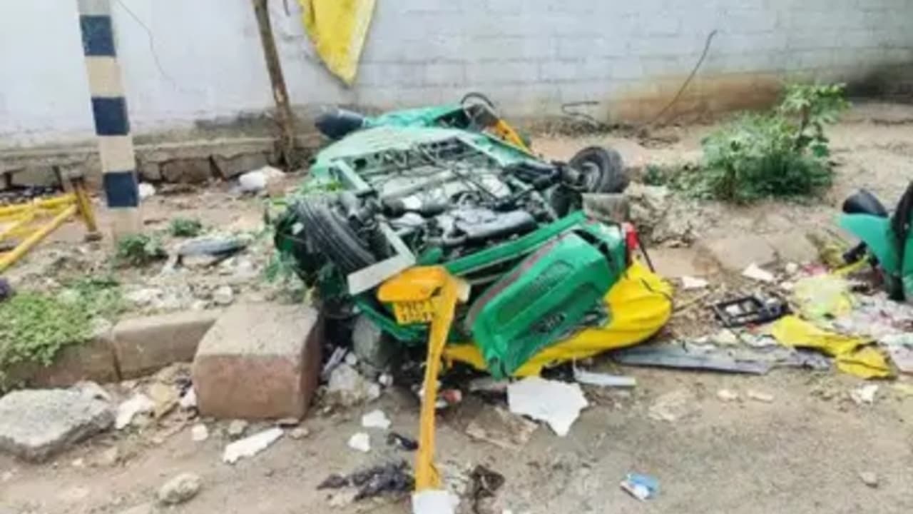 20 ദിവസം മുമ്പ് വാങ്ങിയ ഓട്ടോ, വാഹനത്തെ രക്ഷിക്കാൻ ശ്രമിക്കവെ ഗർഡർ ശരീരത്തിൽ പതിച്ച് ഡ്രൈവർക്ക് ദാരുണാന്ത്യം 20 ദിവസം മുമ്പ് വാങ്ങിയ ഓട്ടോ, വാഹനത്തെ രക്ഷിക്കാൻ ശ്രമിക്കവെ ഗർഡർ ശരീരത്തിൽ പതിച്ച് ഡ്രൈവർക്ക് ദാരുണാന്ത്യം