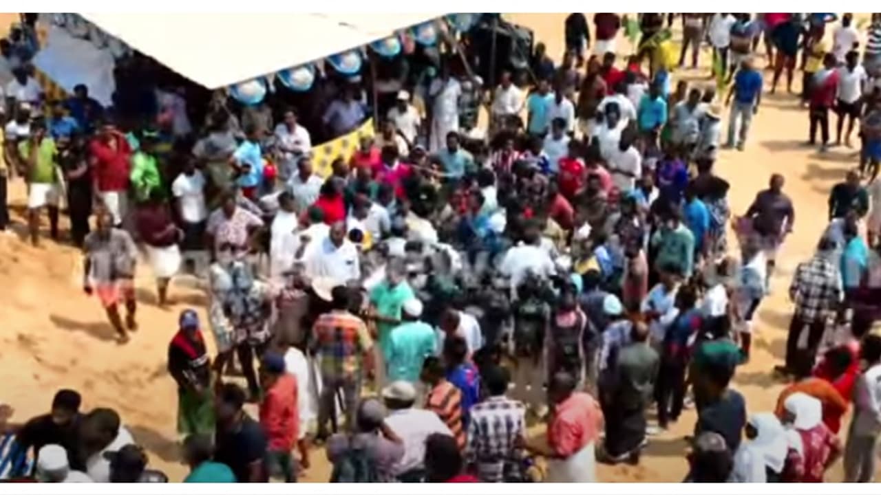 'ഡ്രഡ്ജിംഗ് കാര്യക്ഷമമാക്കാതെ പൊഴി മുറിക്കരുത്'; മുതലപ്പൊഴിയിൽ കടുത്ത പ്രതിഷേധവുമായി മത്സ്യത്തൊഴിലാളികൾ 'ഡ്രഡ്ജിംഗ് കാര്യക്ഷമമാക്കാതെ പൊഴി മുറിക്കരുത്'; മുതലപ്പൊഴിയിൽ കടുത്ത പ്രതിഷേധവുമായി മത്സ്യത്തൊഴിലാളികൾ