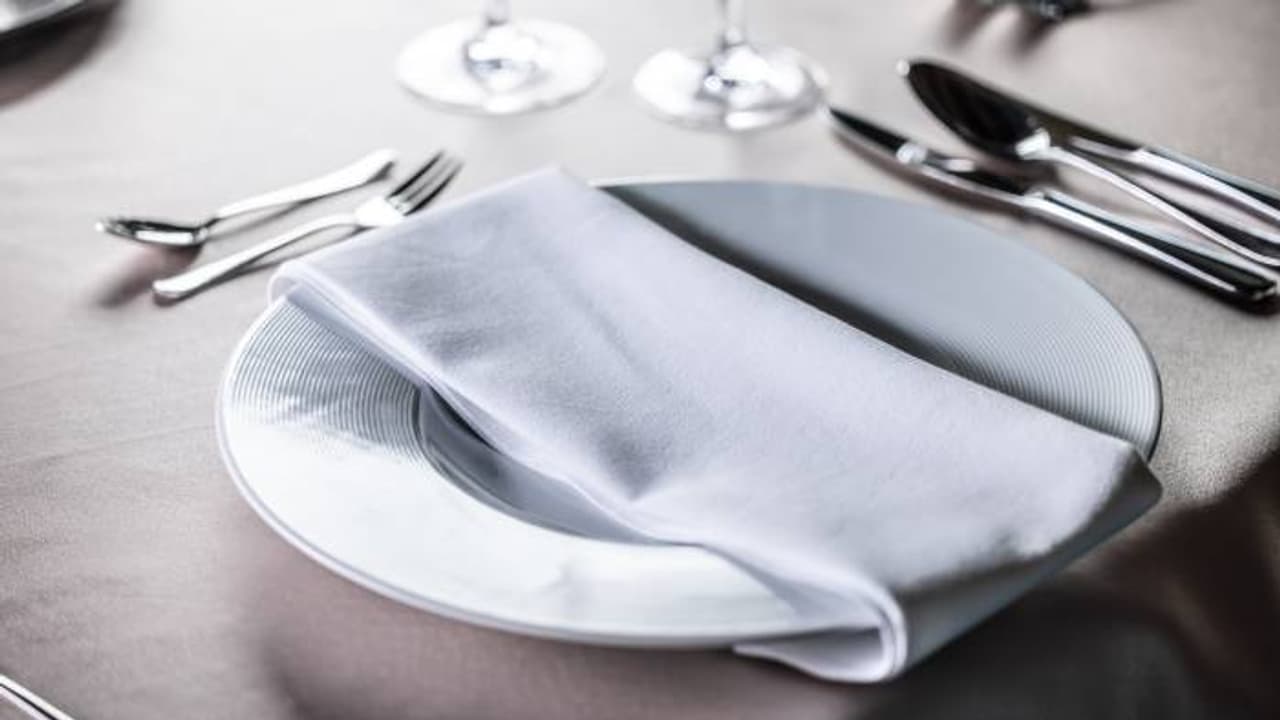 ആനപ്പിണ്ടം കൊണ്ടുള്ള വിഭവങ്ങൾ, മഴക്കാടുകളുടെ പ്രമേയത്തിൽ മെനു, പരിസ്ഥിതി സൗഹാർദ്ദ ആഡംബര റെസ്റ്റോറൻറ്