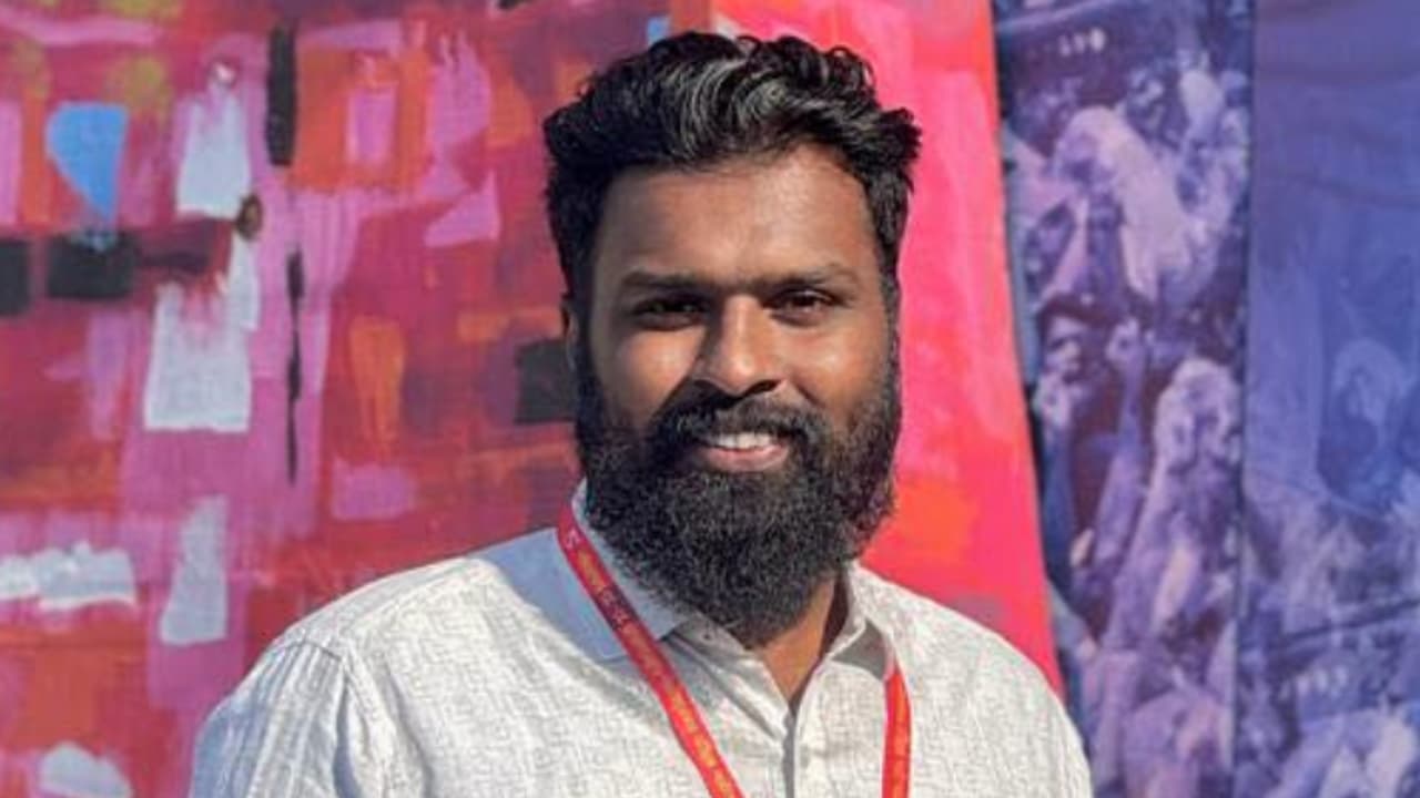 ഗവർണറെ തടഞ്ഞ കേസിൽ പ്രതി, എസ്എഫ്ഐ നേതാവിന് 4 വർഷത്തേക്ക് നിയമനം; ശ്രീനാരായണ ഓപ്പൺ സർവകലാശാല സിൻഡിക്കേറ്റ് അംഗം ഗവർണറെ തടഞ്ഞ കേസിൽ പ്രതി, എസ്എഫ്ഐ നേതാവിന് 4 വർഷത്തേക്ക് നിയമനം; ശ്രീനാരായണ ഓപ്പൺ സർവകലാശാല സിൻഡിക്കേറ്റ് അംഗം