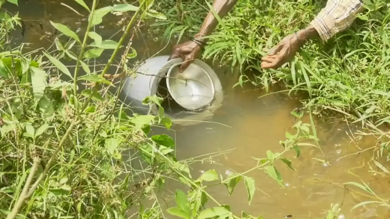 Kodagu: ವಾಸನೆ ಸಹಿತ ಹಳದಿ ಬಣ್ಣ ಕೊಳಚೆ ನೀರೇ ಕಟ್ಟೆಹಾಡಿ ಜನರಿಗೆ ಜೀವಜಲ!