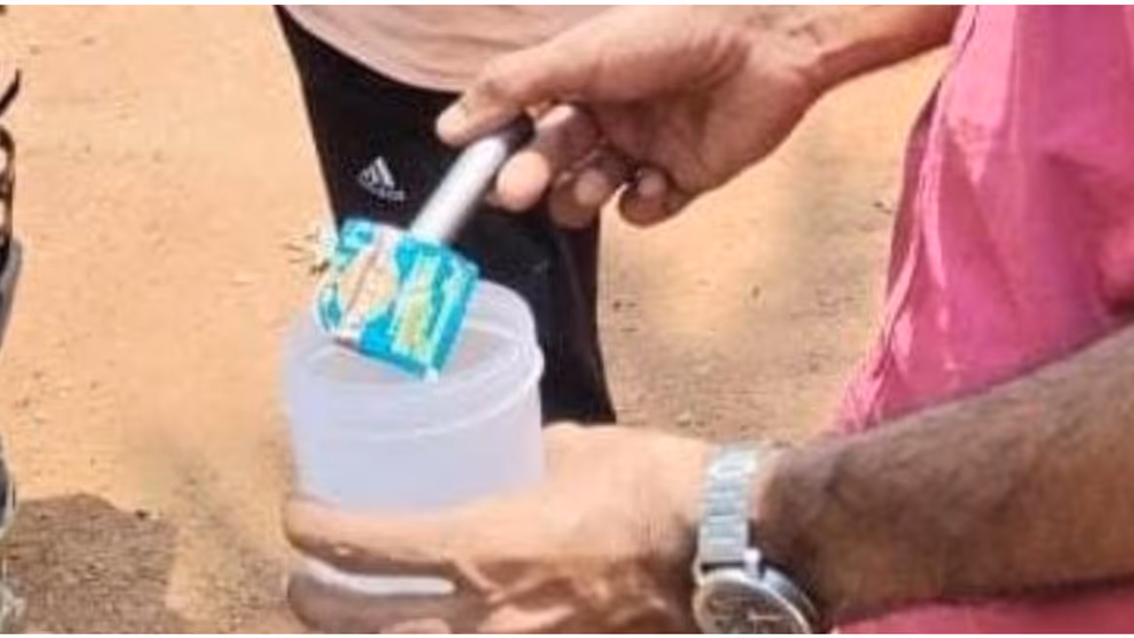 തൃശൂരിൽ ഹോട്ടലിലെ പരിശോധനക്കിടെ പുറത്തെ ഐസ്ക്രീം സൈക്കിൾ കച്ചവടക്കാരനെ കണ്ടു, നോക്കിയപ്പോൾ 'പാൻമസാല മിക്സിംഗ്'