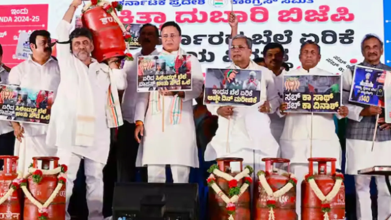 ಹಾರ ಹಾಕಿದ ಸಿಎಂ, ಗ್ಯಾಸ್‌ ಸಿಲಿಂಡರ್‌ಗೆ ಹೊತ್ತ ಡಿಕೆಶಿ! ಬೆಲೆ ಏರಿಕೆ ಖಂಡಿಸಿ ಕೇಂದ್ರದ ವಿರುದ್ಧ ಕಿಡಿ