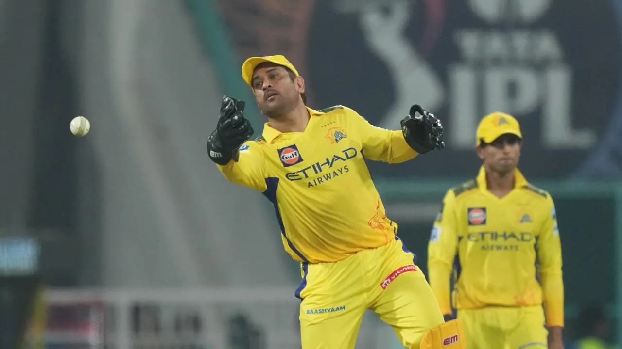പവര്‍ പ്ലേയില്‍ ഇരട്ട പ്രഹരമേല്‍പ്പിച്ച് ചെന്നൈ സൂപ്പര്‍ കിംഗ്‌സ്! സണ്‍റൈസേഴ്‌സ് ഹൈദരാബാദ് പ്രതിരോധത്തില്‍