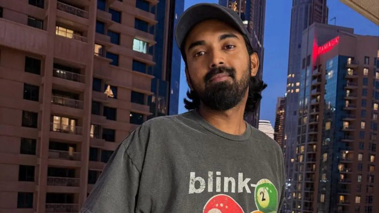 HEARTWARMING! KL Rahul's fans celebrate his birthday by feeding homeless in Telangana (WATCH) HEARTWARMING! KL Rahul's fans celebrate his birthday by feeding homeless in Telangana (WATCH)