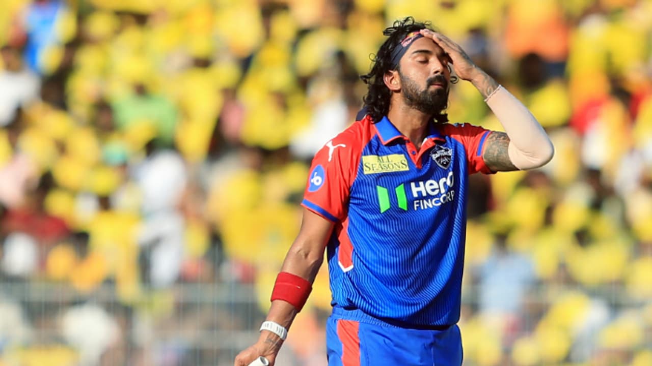 ഗുജറാത്ത് ടൈറ്റന്സിനെതിരെ തകര്പ്പന് തുടക്കത്തിന് ശേഷം രാഹുല് മടങ്ങി, ഡല്ഹിക്ക് രണ്ട് വിക്കറ്റ് നഷ്ടം ഗുജറാത്ത് ടൈറ്റന്സിനെതിരെ തകര്പ്പന് തുടക്കത്തിന് ശേഷം രാഹുല് മടങ്ങി, ഡല്ഹിക്ക് രണ്ട് വിക്കറ്റ് നഷ്ടം