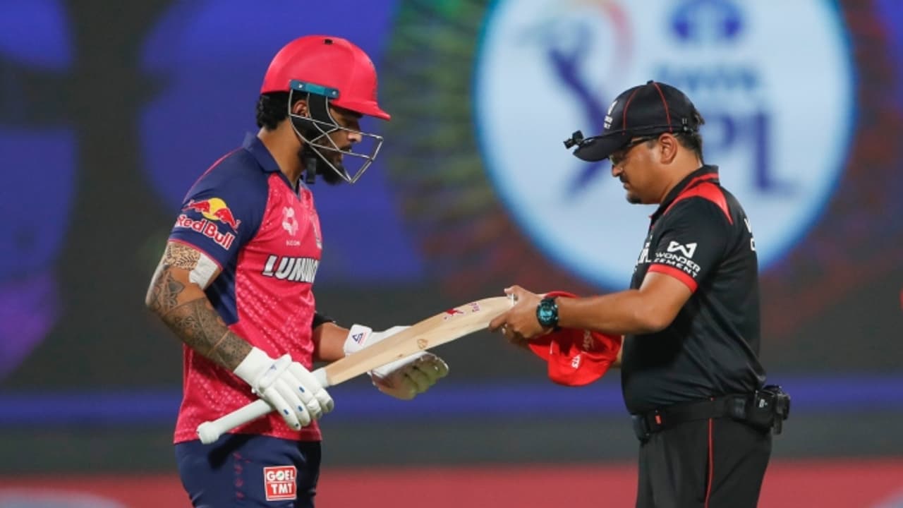 ഇനി ആ കളി നടക്കില്ല! ബാറ്റർമാർക്ക് വിലങ്ങ്, ബാറ്റ് പരിശോധനയ്ക്ക് പിന്നിലെന്ത്? ഇനി ആ കളി നടക്കില്ല! ബാറ്റർമാർക്ക് വിലങ്ങ്, ബാറ്റ് പരിശോധനയ്ക്ക് പിന്നിലെന്ത്?