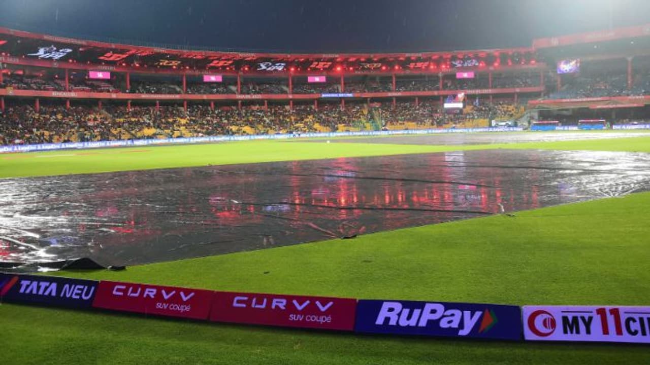 बारिश के चलते देर से शुरू हुआ मैच
