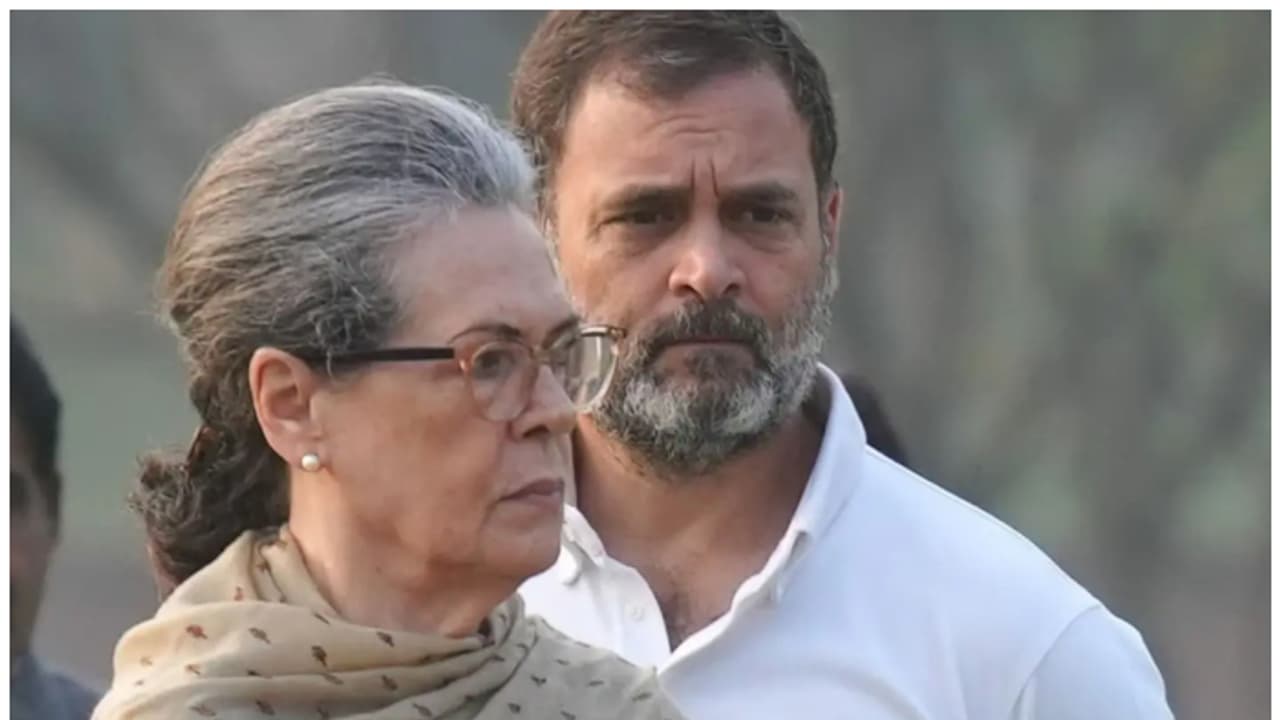 സോണിയയെയും രാഹുലിനെയും പ്രതികളാക്കിയ നാഷണൽ ഹെറാൾഡ് കേസിൽ തുടർ നീക്കമെന്ത്? ചർച്ച ചെയ്യാൻ ഇന്ന് കോൺഗ്രസ് യോഗം സോണിയയെയും രാഹുലിനെയും പ്രതികളാക്കിയ നാഷണൽ ഹെറാൾഡ് കേസിൽ തുടർ നീക്കമെന്ത്? ചർച്ച ചെയ്യാൻ ഇന്ന് കോൺഗ്രസ് യോഗം