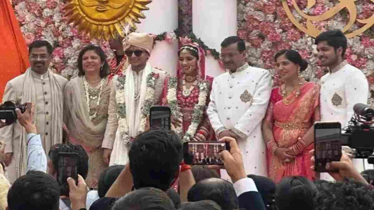 ஐஐடி நண்பரை கரம்பிடித்த அரவிந்த் கெஜ்ரிவால் மகள்! யார் இந்த சம்பவ் ஜெயின்? ஐஐடி நண்பரை கரம்பிடித்த அரவிந்த் கெஜ்ரிவால் மகள்! யார் இந்த சம்பவ் ஜெயின்?