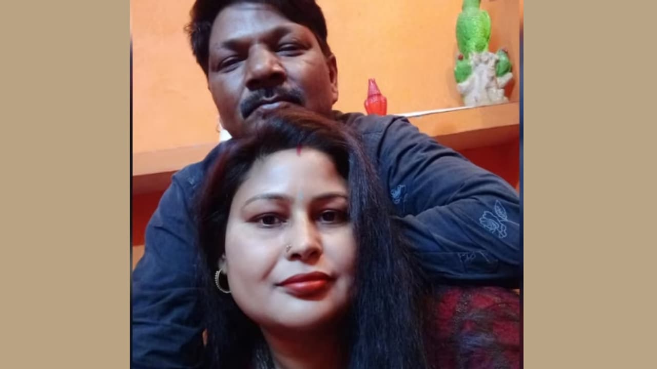 'സ്വർണവും പണവുമെല്ലാം കൊണ്ടുപോയി'; 4 കുട്ടികളുടെ അമ്മ മകളുടെ അമ്മായിയച്ഛനൊപ്പം ഒളിച്ചോടി, പരാതി നൽകി ഭർത്താവ് 'സ്വർണവും പണവുമെല്ലാം കൊണ്ടുപോയി'; 4 കുട്ടികളുടെ അമ്മ മകളുടെ അമ്മായിയച്ഛനൊപ്പം ഒളിച്ചോടി, പരാതി നൽകി ഭർത്താവ്