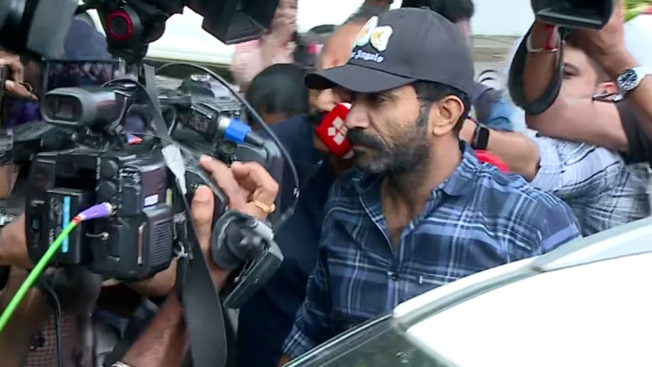 പൊലീസ് പറഞ്ഞതിലും അരമണിക്കൂര്‍ നേരത്ത, ഷൈൻ ടോം ചാക്കോ പൊലീസ് സ്റ്റേഷനിൽ ഹാജരായി; 32 ചോദ്യങ്ങളുമായി പൊലീസ്