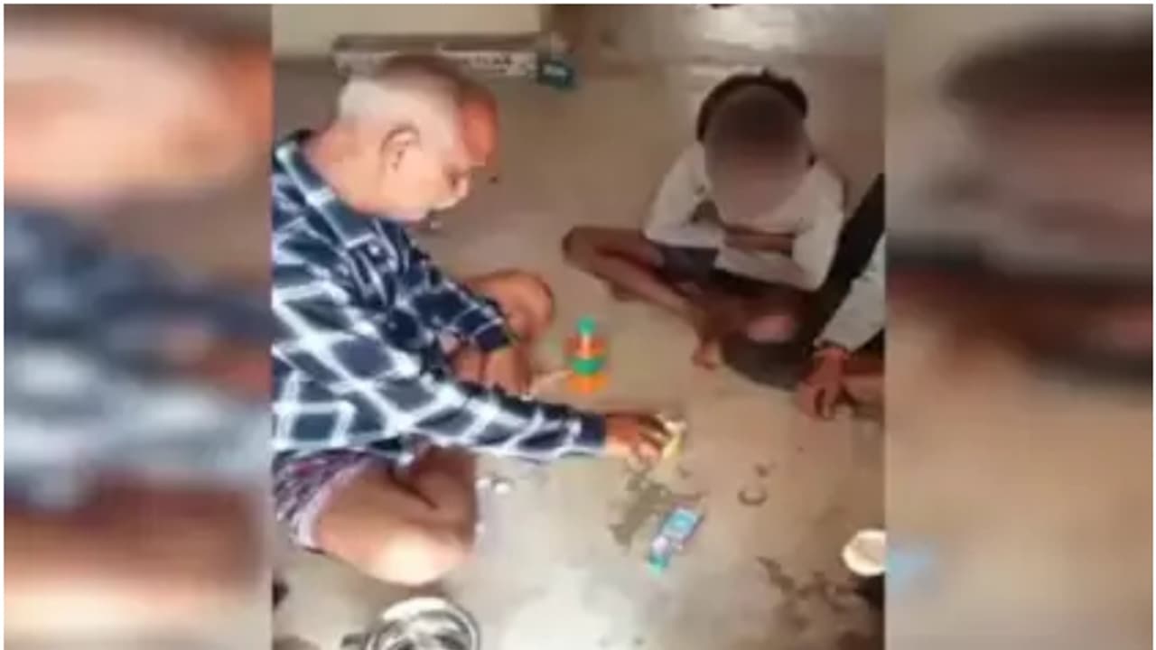 ഗ്ലാസുകളിൽ മദ്യം, വിദ്യാർത്ഥികളോട് വെള്ളമൊഴിച്ച് കുടിക്കാൻ ആവശ്യപ്പെട്ട് അധ്യാപകൻ; വീഡിയോ പ്രചരിച്ചു, നടപടി ഗ്ലാസുകളിൽ മദ്യം, വിദ്യാർത്ഥികളോട് വെള്ളമൊഴിച്ച് കുടിക്കാൻ ആവശ്യപ്പെട്ട് അധ്യാപകൻ; വീഡിയോ പ്രചരിച്ചു, നടപടി