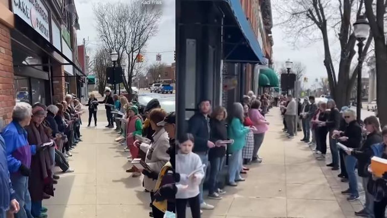 പ്രായഭേദമന്യേ അവർ 300 പേർ ഒത്തുച്ചേർന്നു, തെരുവിലൊരു മനുഷ്യച്ചങ്ങലയുണ്ടായി, എല്ലാം ഇതിനുവേണ്ടി