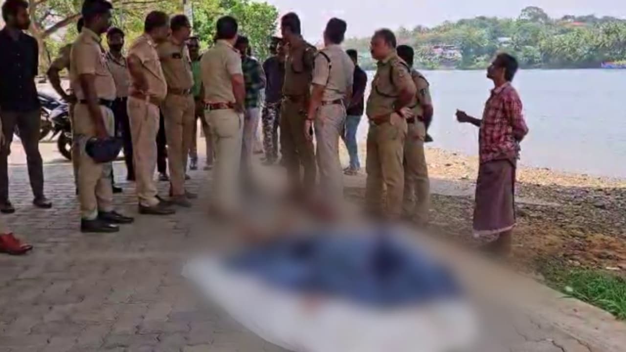 ആശുപത്രിയിൽ നിന്ന് വീട്ടിലെത്തി, മരുന്ന് വാങ്ങാൻ പോയ സ്ത്രീയെ മരിച്ച നിലയിൽ കണ്ടെത്തി ആശുപത്രിയിൽ നിന്ന് വീട്ടിലെത്തി, മരുന്ന് വാങ്ങാൻ പോയ സ്ത്രീയെ മരിച്ച നിലയിൽ കണ്ടെത്തി