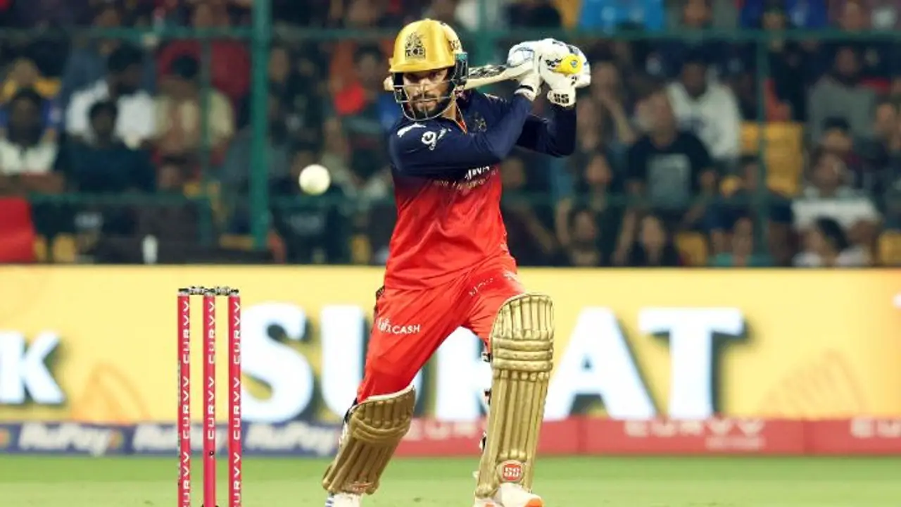 ഐപിഎല്: മൂക്കുംകുത്തി മുന്നിര; ഡല്ഹിക്കെതിരെ പവര്പ്ലേയില് ഷോക്കടിച്ച് ആര്സിബി ഐപിഎല്: മൂക്കുംകുത്തി മുന്നിര; ഡല്ഹിക്കെതിരെ പവര്പ്ലേയില് ഷോക്കടിച്ച് ആര്സിബി