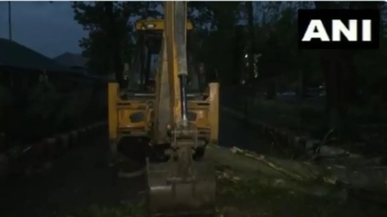 J K: CRPF jawan injured as tree falls on bunker in Srinagar