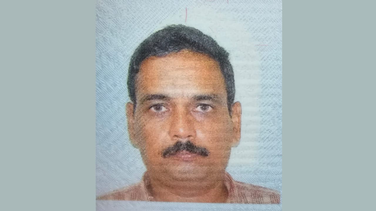 സീബ്ര ലൈനിൽകൂടി റോഡ് മുറിച്ച് കടക്കുന്നതിനിടെ കാറിടിച്ചു, സൗദിയിൽ മലയാളിക്ക് ദാരുണാന്ത്യം സീബ്ര ലൈനിൽകൂടി റോഡ് മുറിച്ച് കടക്കുന്നതിനിടെ കാറിടിച്ചു, സൗദിയിൽ മലയാളിക്ക് ദാരുണാന്ത്യം