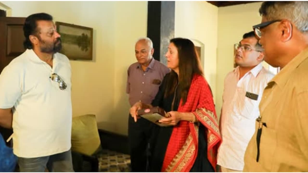 കോൺഗ്രസ് മുൻ ദേശീയ അധ്യക്ഷൻ ചേറ്റൂരിന്റെ കുടുംബത്തെ സന്ദർശിച്ച് സുരേഷ്ഗോപി; സന്ദർശനം മോദിയുടെ നിർദേശ പ്രകാരം കോൺഗ്രസ് മുൻ ദേശീയ അധ്യക്ഷൻ ചേറ്റൂരിന്റെ കുടുംബത്തെ സന്ദർശിച്ച് സുരേഷ്ഗോപി; സന്ദർശനം മോദിയുടെ നിർദേശ പ്രകാരം