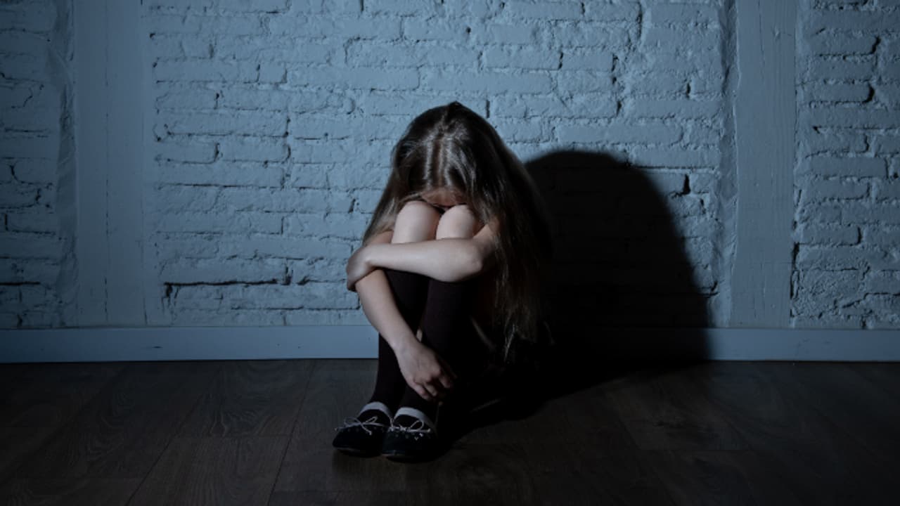 വീട്ടുകാരോട് വഴക്കിട്ട് വീട് വിട്ടിറങ്ങി, പെൺകുട്ടി പോയത് സുഹൃത്തിനരികിലേക്ക്, തിരികെയെത്തിച്ച് ദുബൈ പോലീസ് വീട്ടുകാരോട് വഴക്കിട്ട് വീട് വിട്ടിറങ്ങി, പെൺകുട്ടി പോയത് സുഹൃത്തിനരികിലേക്ക്, തിരികെയെത്തിച്ച് ദുബൈ പോലീസ്