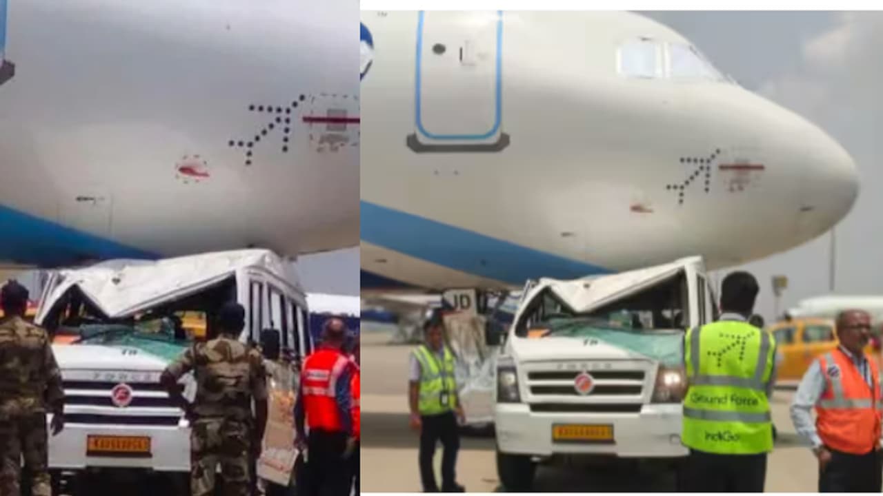 ബെംഗളൂരു വിമാനത്താവളത്തിൽ നിർത്തിയിട്ട ഇൻഡിഗോ വിമാനത്തിൽ ടെമ്പോ ട്രാവലർ ഇടിച്ചു, ഡ്രൈവർക്ക് പരിക്കേറ്റു ബെംഗളൂരു വിമാനത്താവളത്തിൽ നിർത്തിയിട്ട ഇൻഡിഗോ വിമാനത്തിൽ ടെമ്പോ ട്രാവലർ ഇടിച്ചു, ഡ്രൈവർക്ക് പരിക്കേറ്റു