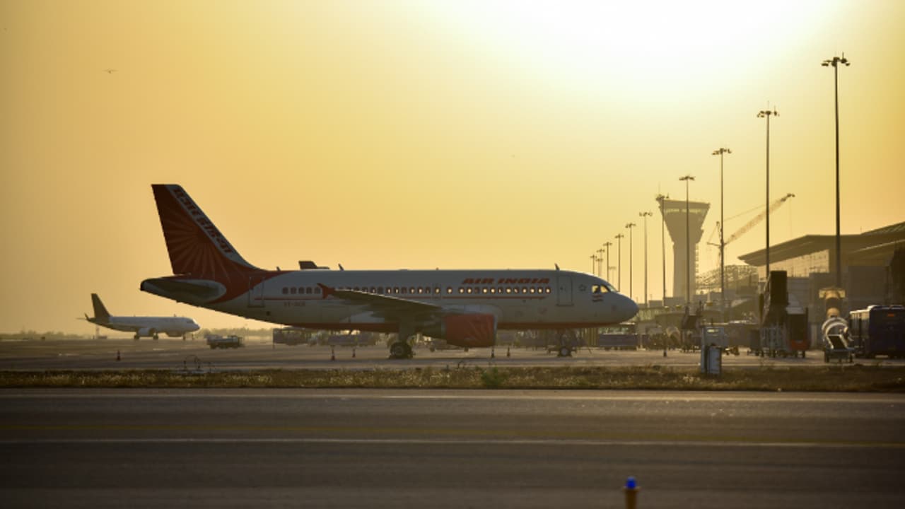 ഇന്ത്യക്കാരിയായ യുവതി, പാസ്പോർട്ട് പരിശോധിച്ചപ്പോൾ സംശയം; കുവൈത്തിലേക്ക് കടക്കാനുള്ള ശ്രമം പൊളിച്ചു, പിടിയിൽ ഇന്ത്യക്കാരിയായ യുവതി, പാസ്പോർട്ട് പരിശോധിച്ചപ്പോൾ സംശയം; കുവൈത്തിലേക്ക് കടക്കാനുള്ള ശ്രമം പൊളിച്ചു, പിടിയിൽ