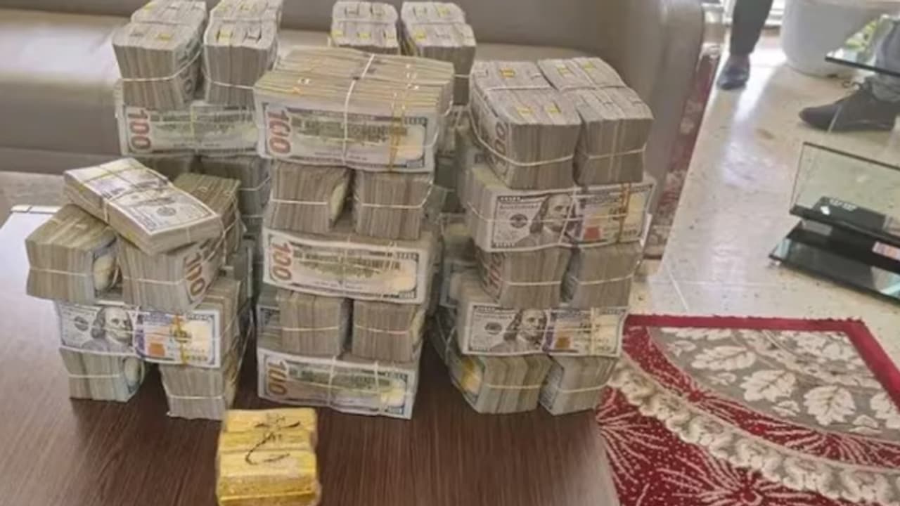 ട്രാവൽബാഗിൽ ചെറിയ കറുത്ത ബാഗ്, ഉള്ളിൽ 19 കോടിയുടെ കറൻസിയും 4 കോടിയുടെ സ്വർണവും; ഇന്ത്യക്കാരൻ സാംബിയയിൽ പിടിയിൽ