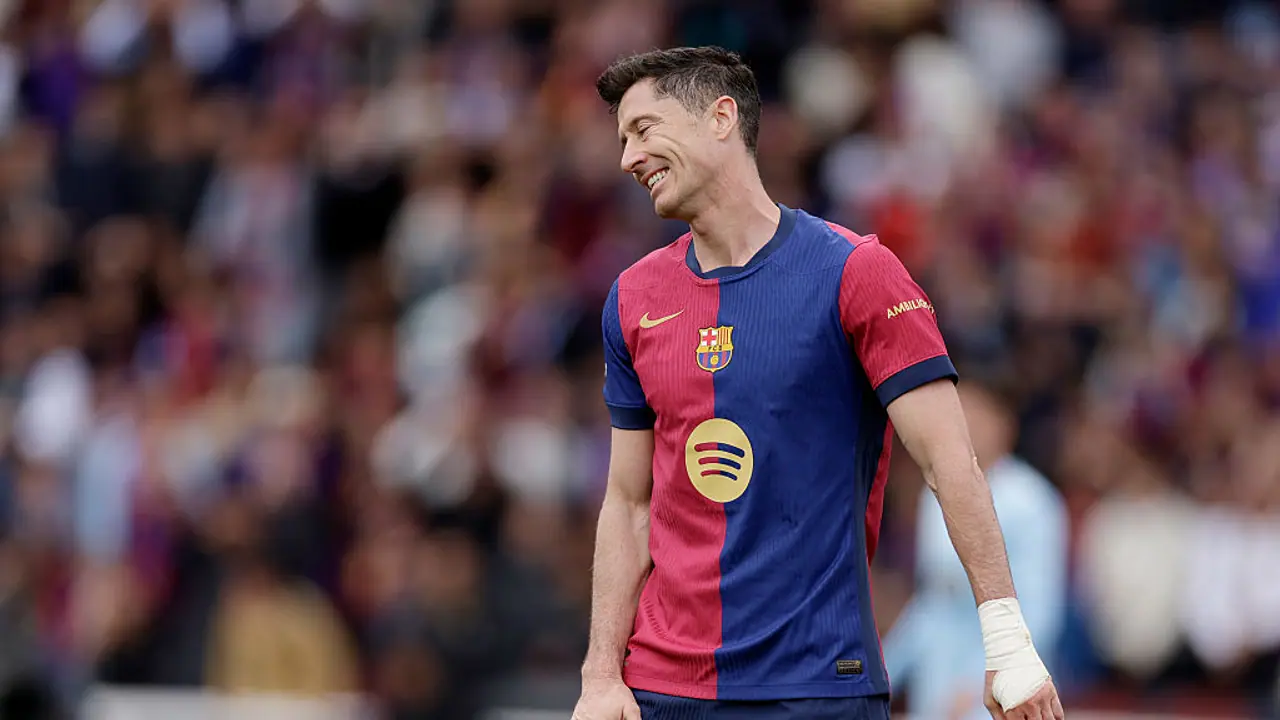 Barcelona hit by major blow as Lewandowski suffers hamstring injury, set to miss CDR final and UCL Semis
