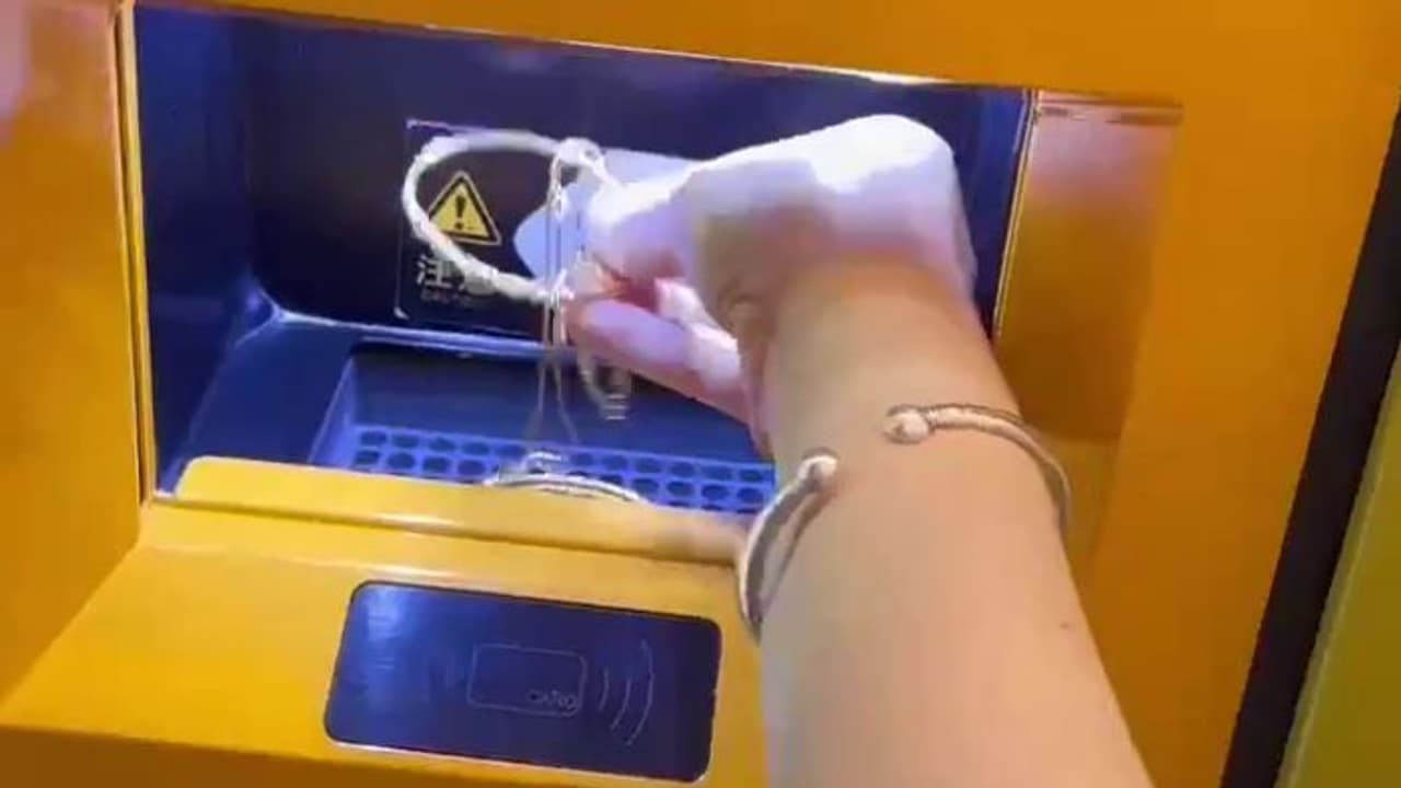 ചൈനയില്‍ തരംഗമായി ഗോള്‍ഡ് എടിഎം; ആഭരണങ്ങൾ ഉണ്ടെങ്കിൽ പണം ഉറപ്പ്