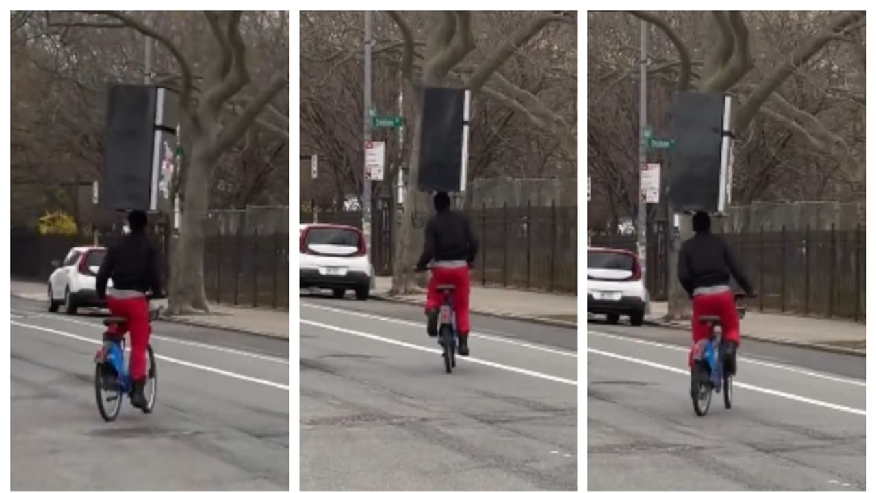 ന്യൂയോര്‍ക്ക് സിറ്റിയിലൂടെ തലയില്‍ ഫ്രിഡ്ജും ചുമന്ന് സൈക്കിൾ ചവിട്ടുന്ന യുവാവ്; വീഡിയോ വൈറൽ 