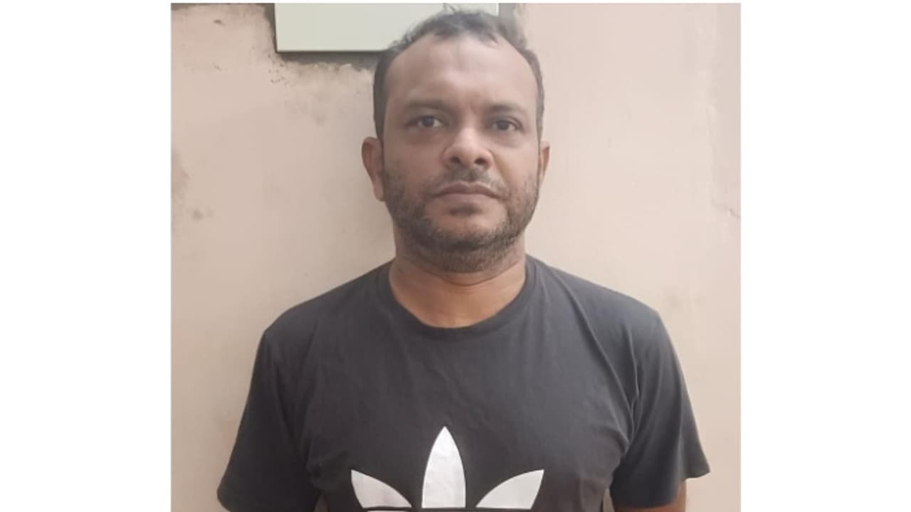 വിവാഹ വാഗ്ദാനം നൽകി യുവതിയെ പീഡിപ്പിച്ച ശേഷം ദൃശ്യങ്ങൾ ക്യാമറയിൽ പകർത്തി പണം ചോദിച്ച് ഭീഷണി; 47കാരൻ പിടിയിൽ വിവാഹ വാഗ്ദാനം നൽകി യുവതിയെ പീഡിപ്പിച്ച ശേഷം ദൃശ്യങ്ങൾ ക്യാമറയിൽ പകർത്തി പണം ചോദിച്ച് ഭീഷണി; 47കാരൻ പിടിയിൽ