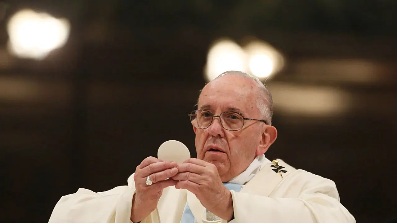 ദേശീയ പതാക പകുതി താഴ്ത്തിക്കെട്ടും; മാർപാപ്പയോടുള്ള ആദരസൂചകമായി രാജ്യത്ത് 3 ദിവസം ദുഃഖാചരണം പ്രഖ്യാപിച്ചു