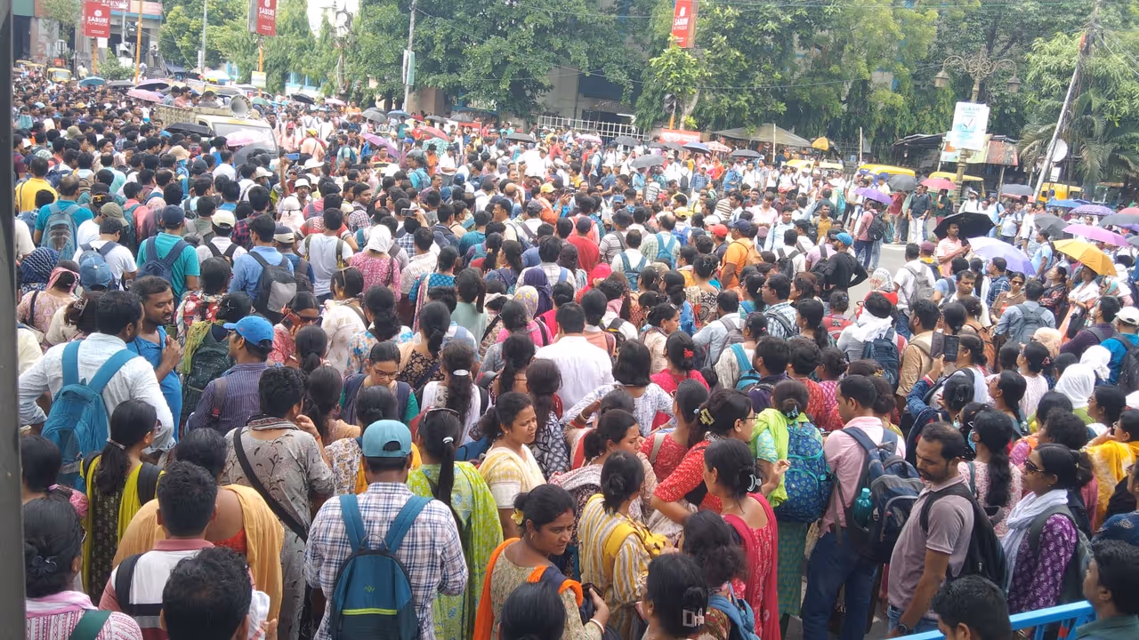 ssc scam jobless teachers protest demanding release of merit list bsm