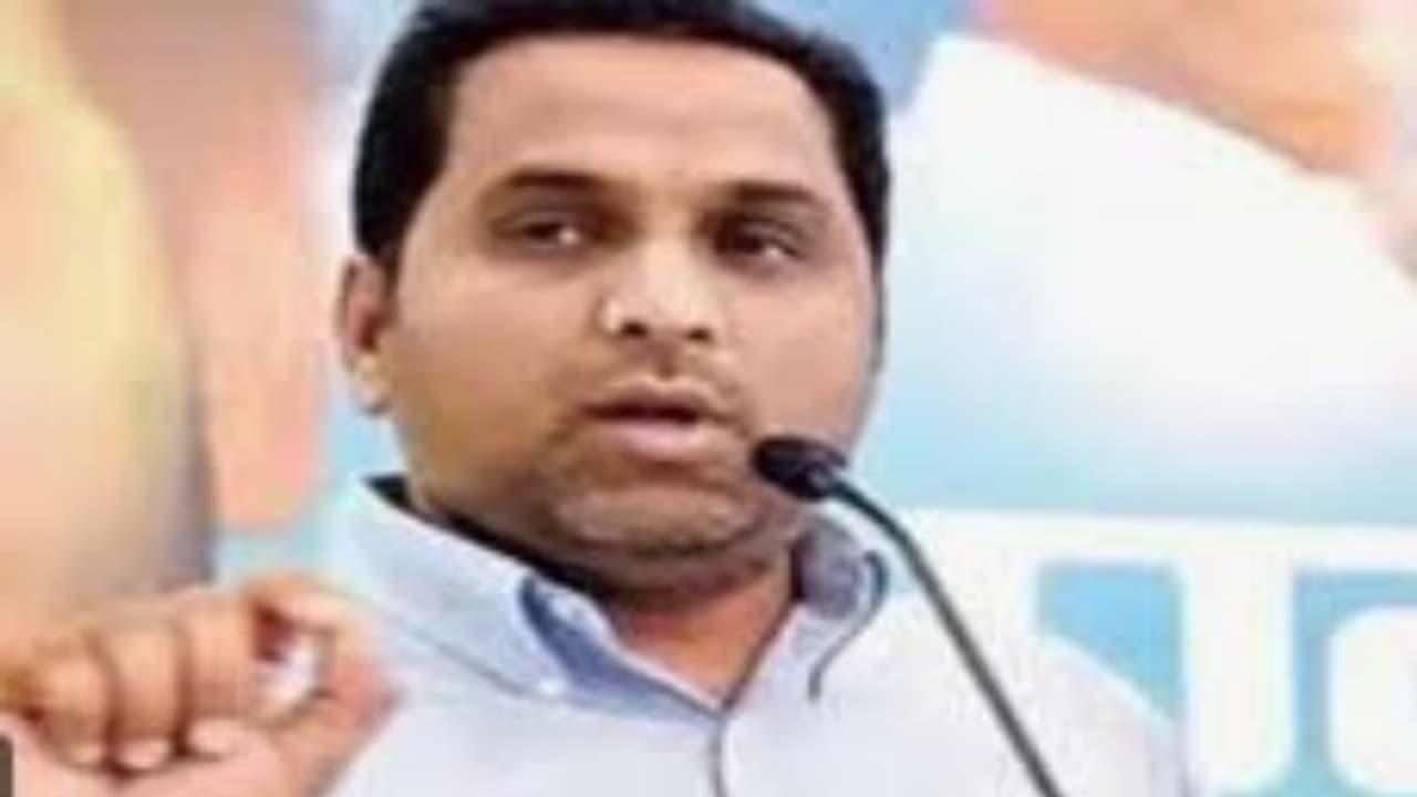 Raj Kasireddy Arrested: రాజ్‌ కసిరెడ్డి అరెస్ట్.. మాటువేసి పట్టుకున్న పోలీసులు.. ఎక్కడికి తీసుకెళ్తున్నారంటే!