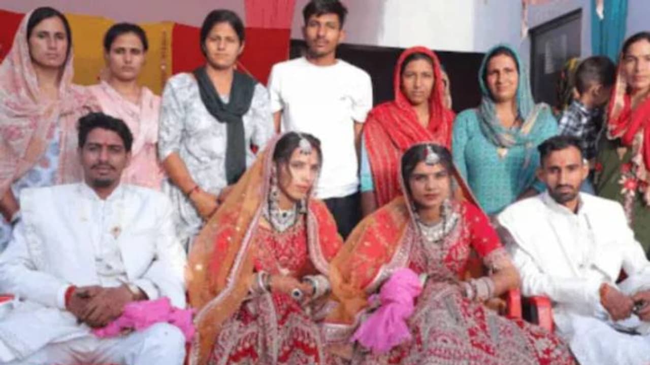 ഒറ്റ ക്ഷണക്കത്ത്, ഒരേ വേദിയിൽ 6 മണ്ഡപങ്ങൾ, ഒരൊറ്റ കുടുംബത്തിലെ ആറ് പേരുടെ വിവാഹം ഒരുമിച്ച് ഒറ്റ ക്ഷണക്കത്ത്, ഒരേ വേദിയിൽ 6 മണ്ഡപങ്ങൾ, ഒരൊറ്റ കുടുംബത്തിലെ ആറ് പേരുടെ വിവാഹം ഒരുമിച്ച്