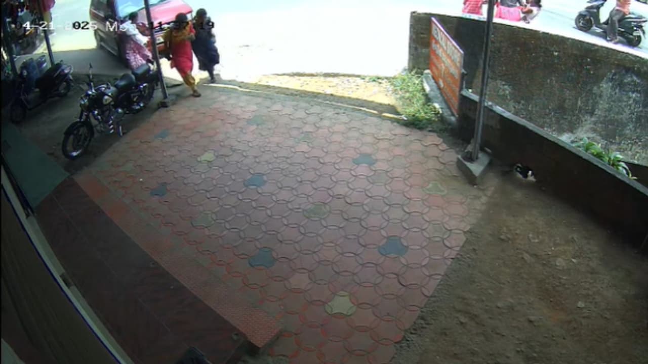 സെക്കന്റുകൾ ശ്വാസം നിലയ്ക്കുമെന്ന് തോന്നി, നെഞ്ചിടിപ്പ്, കണ്ട് കഴിഞ്ഞപ്പോൾ ആശ്വാസം, കാർ ഓട്ടോയിലിടിച്ച് അപകടം