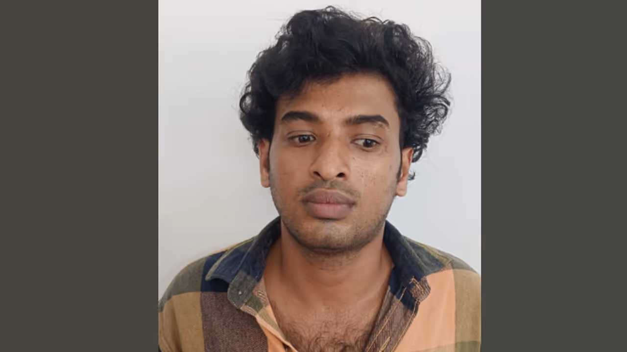 ആലപ്പുഴയിൽ യുവാവിനെ തട്ടിക്കൊണ്ടു പോയി മർദിച്ച് ലക്ഷങ്ങൾ അക്കൗണ്ടിൽ നിന്നും പിൻവലിച്ച കേസ്: മുഖ്യപ്രതി പിടിയിൽ ആലപ്പുഴയിൽ യുവാവിനെ തട്ടിക്കൊണ്ടു പോയി മർദിച്ച് ലക്ഷങ്ങൾ അക്കൗണ്ടിൽ നിന്നും പിൻവലിച്ച കേസ്: മുഖ്യപ്രതി പിടിയിൽ